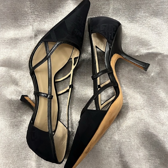 GIVENCHY Logo Black Pointed Toe Kitten Heels Size 37 - Picture 12 of 14